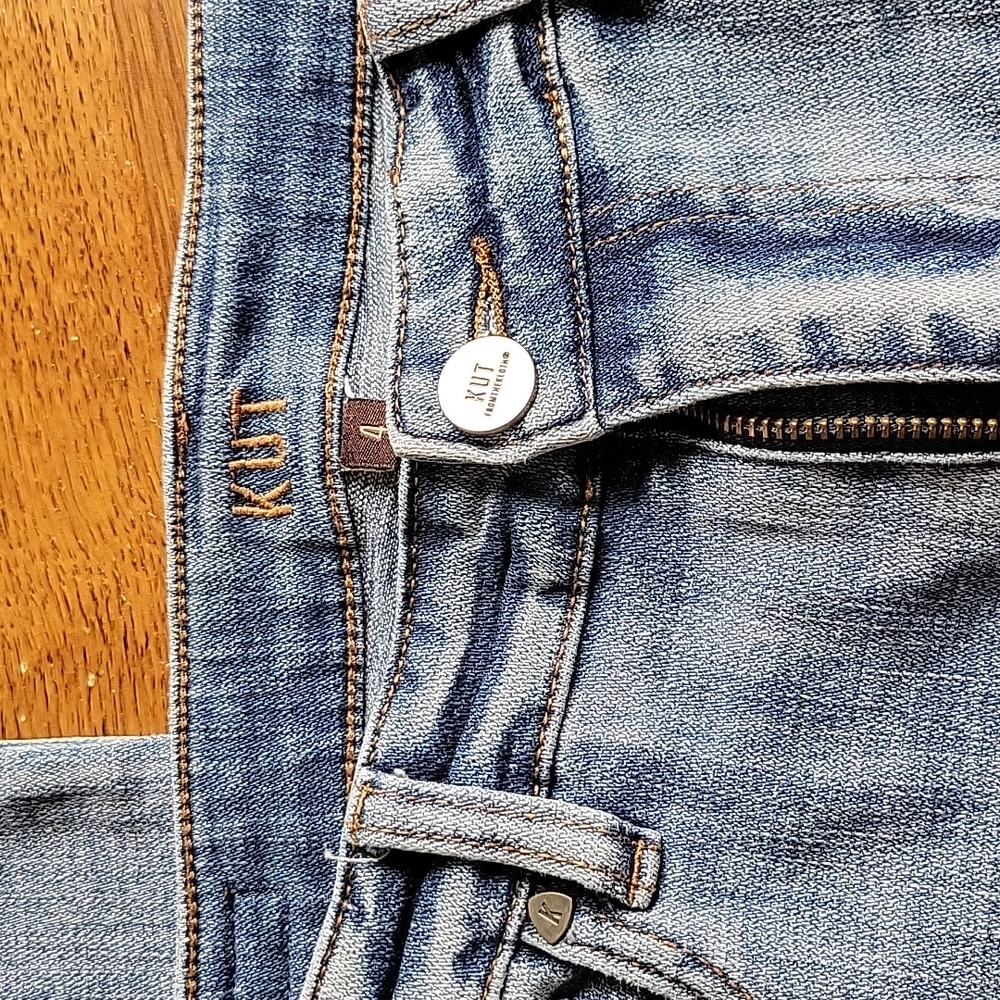 Kut from the Kloth High Rise Jean. Size 4